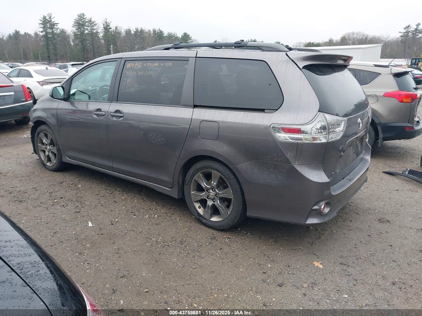 5TDXK3DC7BS131389 2011 TOYOTA SIENNA photo no. 3