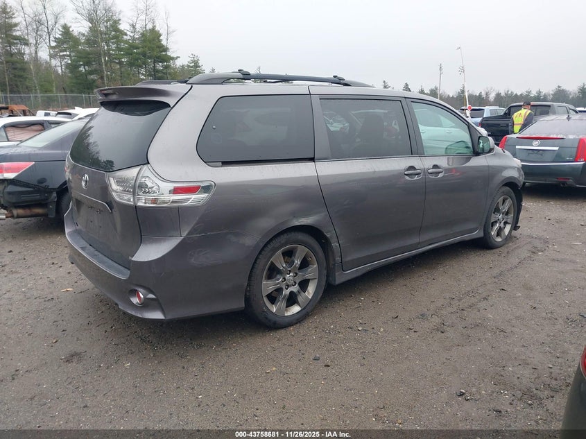 5TDXK3DC7BS131389 2011 TOYOTA SIENNA photo no. 4
