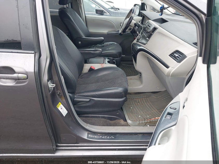 5TDXK3DC7BS131389 2011 TOYOTA SIENNA photo no. 5