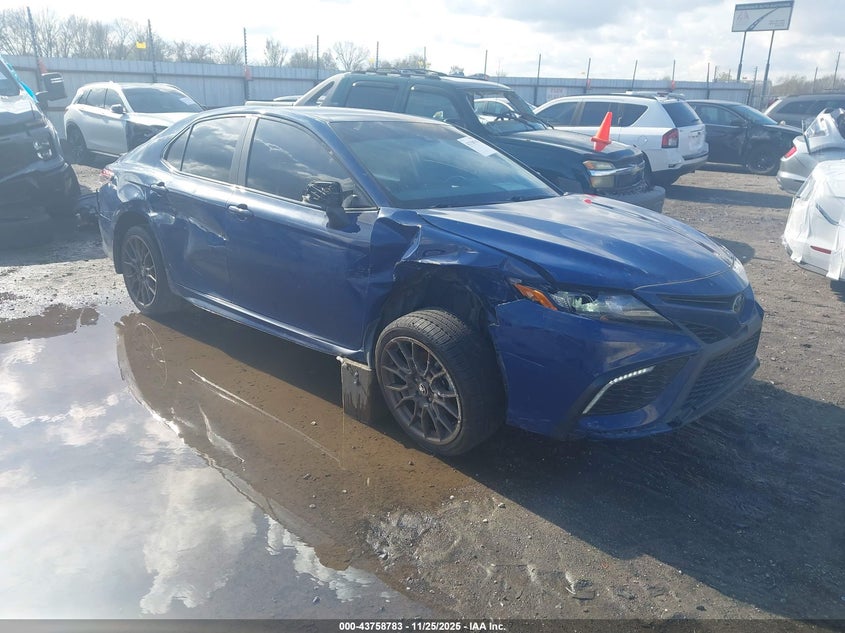 TOYOTA CAMRY SE NIGHTSHADE EDITION