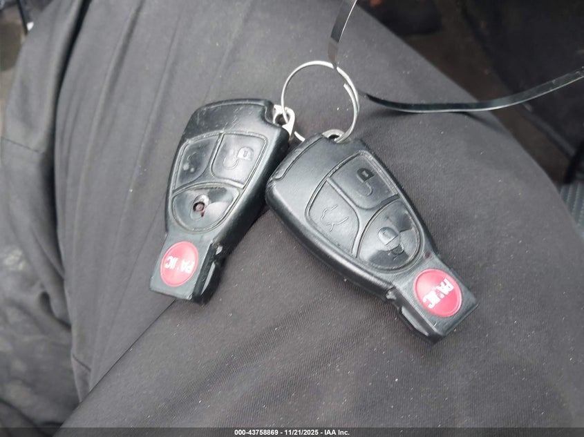 2004 Mercedes-Benz C 230 Kompressor Sport/Sport VIN: WDBRF40J24A556752 Lot: 43758869