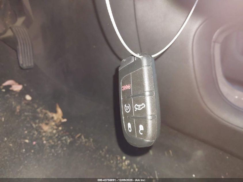 2017 Chrysler 200 Limited Platinum VIN: 1C3CCCAGXHN503247 Lot: 43758891