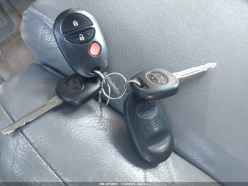 2008 Toyota Sequoia Sr5 5.7L V8 VIN: 5TDZY64A58S001532 Lot: 43758907