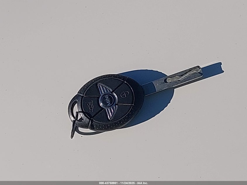 2006 Mini Cooper S VIN: WMWRH33556TK58950 Lot: 43758981