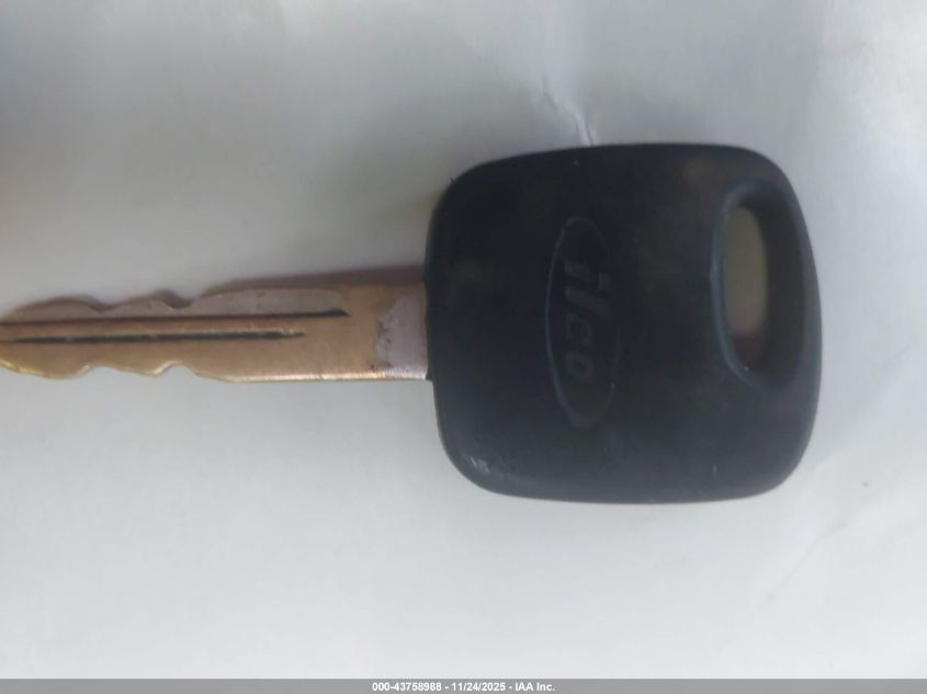 1999 Ford F-250 Lariat/Work Series/Xl/Xlt VIN: 1FTPF27L1XNB86590 Lot: 43758988