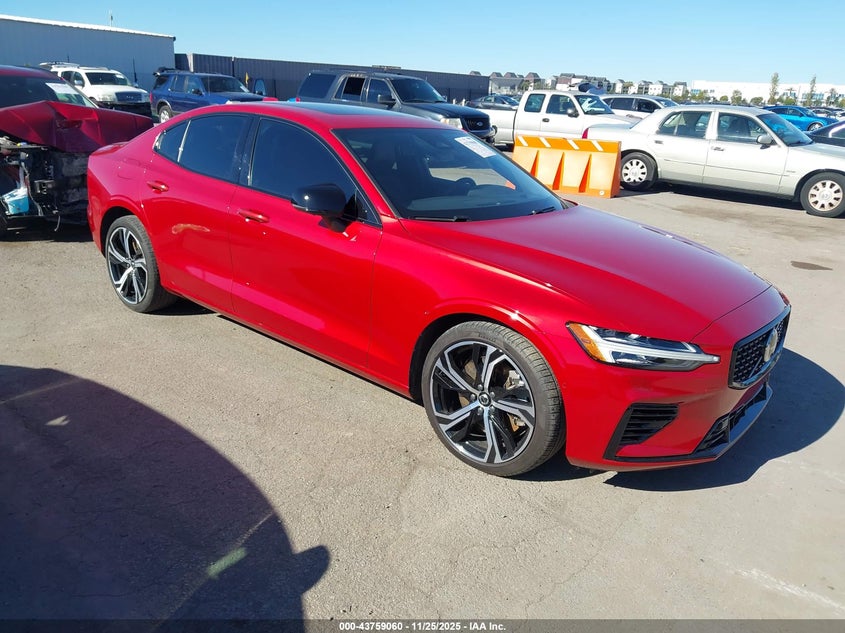 VOLVO S60 T8 ULTIMATE DARK THEME