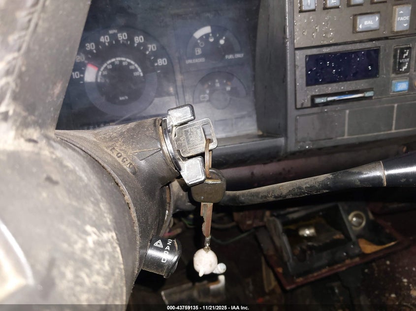 1990 Chevrolet Gmt-400 K1500 VIN: 1GCDK14K8LZ183256 Lot: 43759135