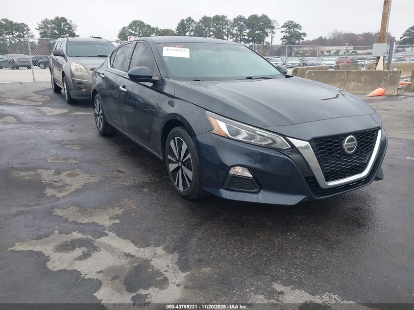 NISSAN ALTIMA SV FWD