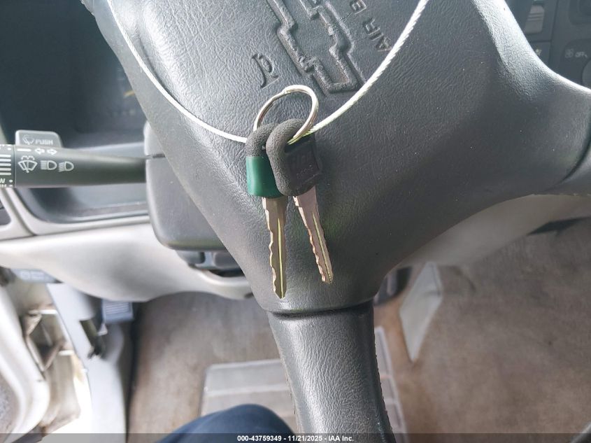 1998 Chevrolet C1500 Fleetside VIN: 2GCEC19R4W1129764 Lot: 43759349