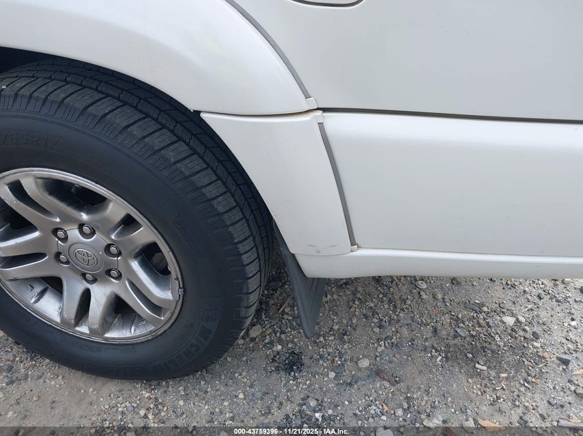 2005 Toyota Sequoia Limited V8 VIN: 5TDZT38A25S258957 Lot: 43759396