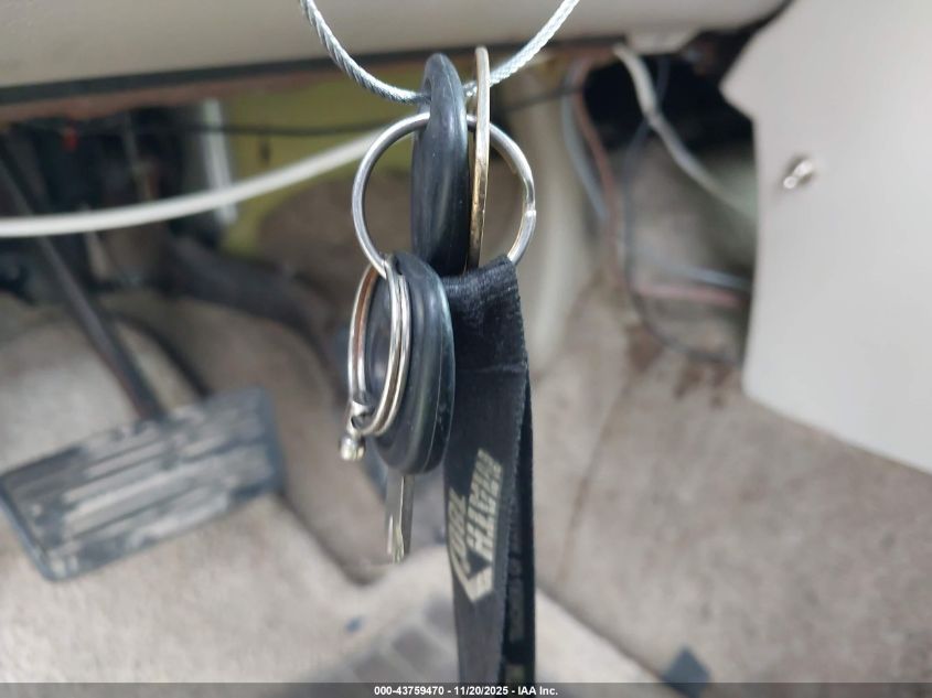 2001 Chevrolet Tahoe Lt VIN: 1GNEC13T51R165555 Lot: 43759470