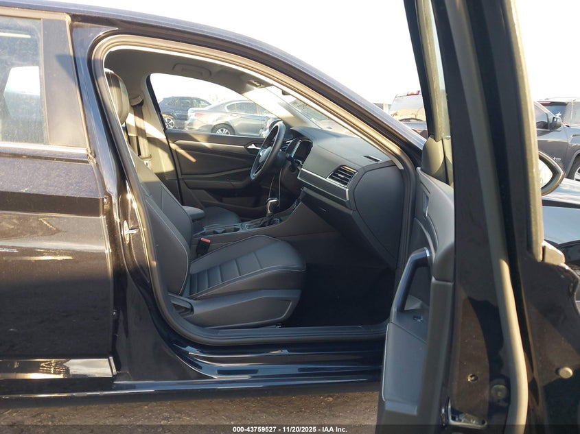3VWEM7BU8RM080240 2024 VOLKSWAGEN JETTA photo no. 5