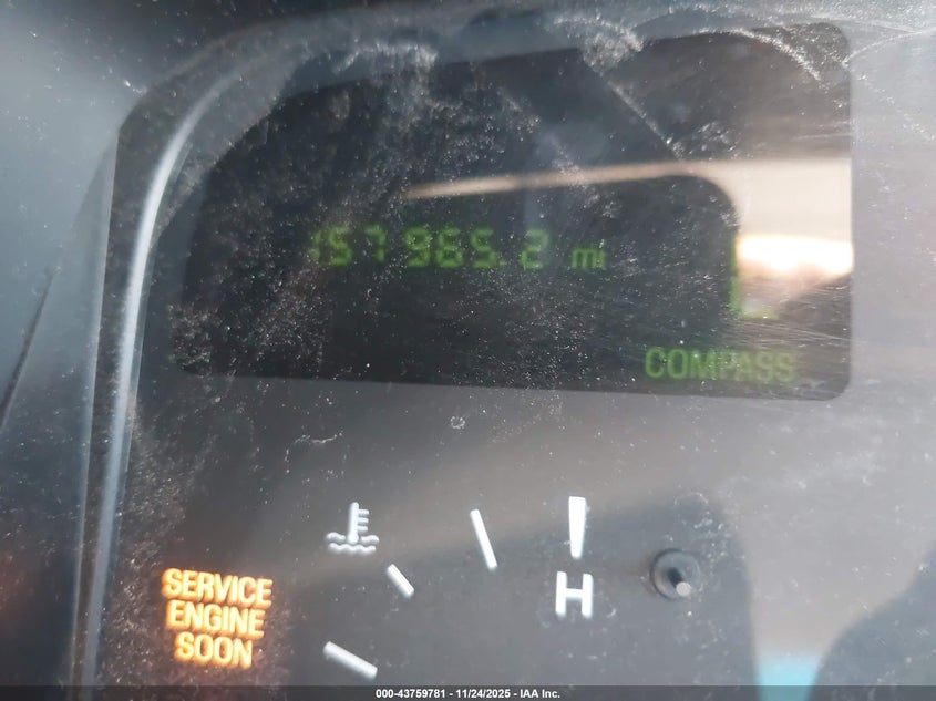 2002 Lincoln Town Car Signature VIN: 1LNHM82W32Y653753 Lot: 43759781