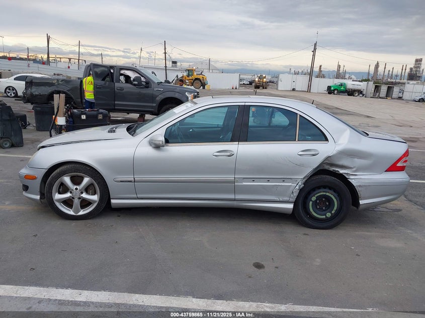 2005 Mercedes-Benz C 230 Kompressor Sport VIN: WDBRF40J55A714258 Lot: 43759865
