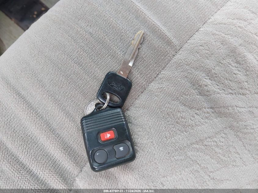 2002 Ford E-150 Commercial/Recreational VIN: 1FDRE14272HB49015 Lot: 43760123