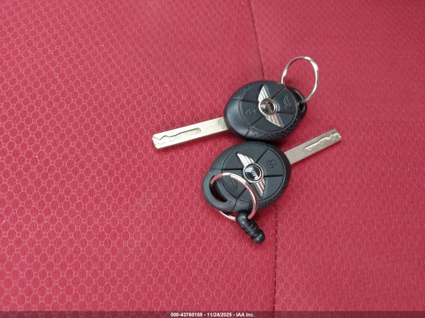 2005 Mini Cooper S VIN: WMWRE33445TD92947 Lot: 43760159