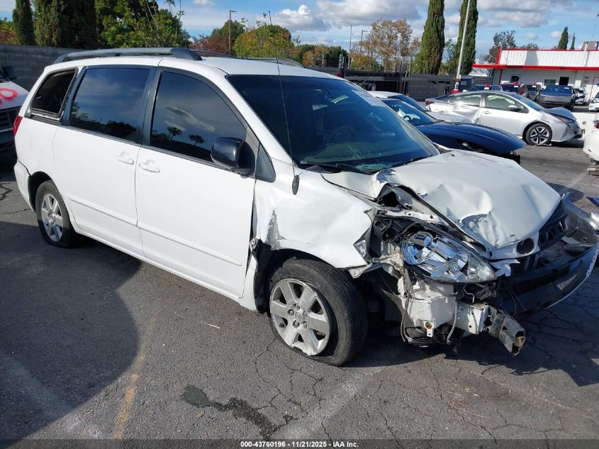 TOYOTA SIENNA LE