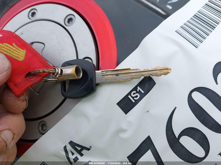 2006 Honda Cb900 F VIN: JH2SC48106M400024 Lot: 43760297