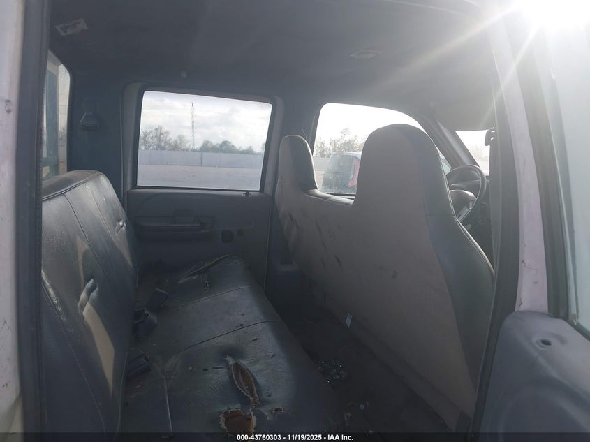 1999 Ford F-350 Lariat/Xl/Xlt VIN: 1FTSW30L8XEA53738 Lot: 43760303