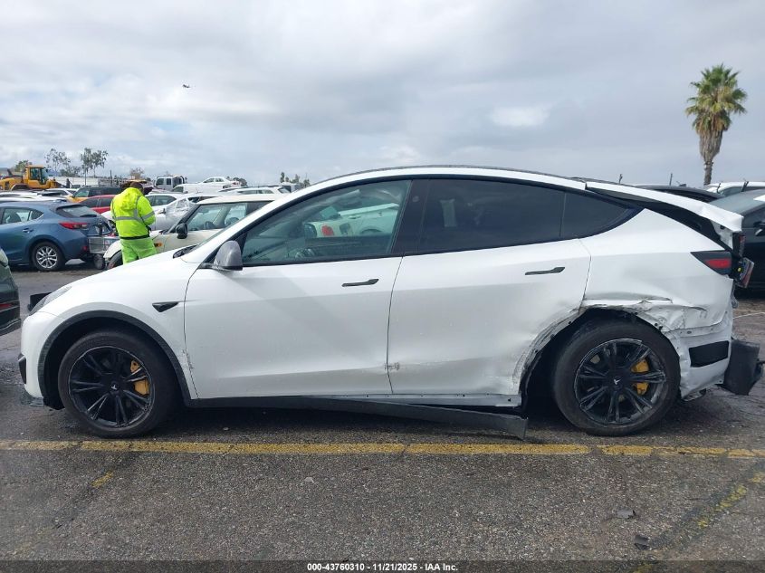 2024 Tesla Model Y Long Range Dual Motor All-Wheel Drive/Rwd VIN: 7SAYGDED4RF108883 Lot: 43760310