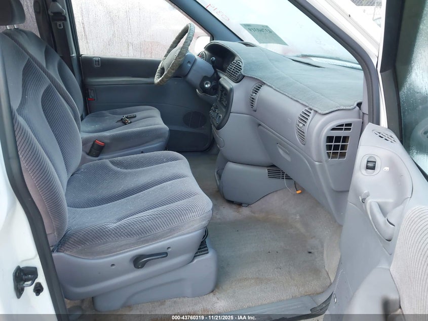 1P4GP44R5TB194006 1996 PLYMOUTH VOYAGER photo no. 5