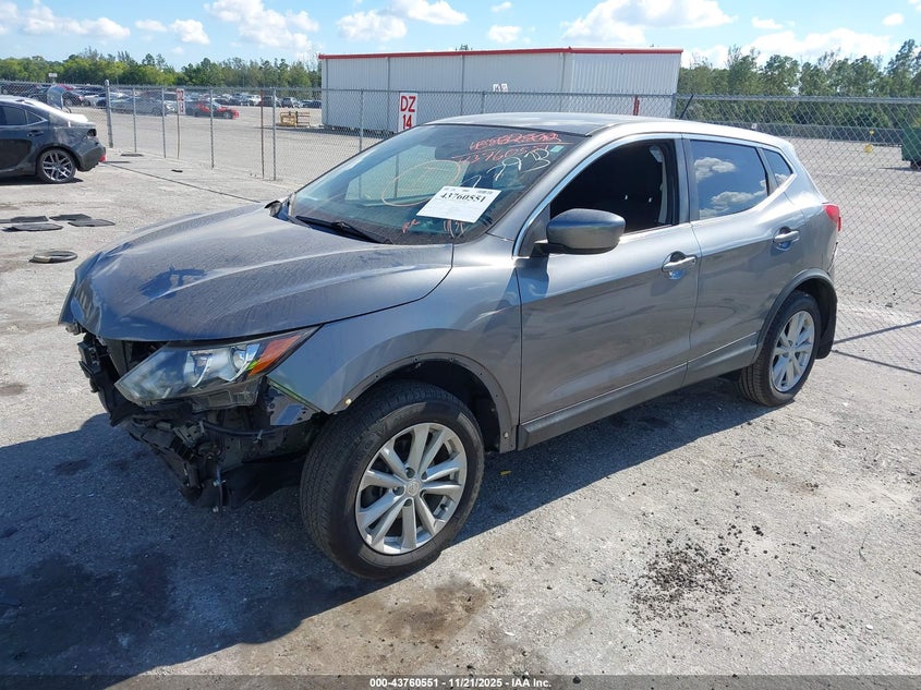 JN1BJ1CP9JW187793 2018 NISSAN ROGUE photo no. 2