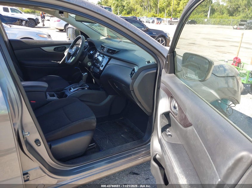 JN1BJ1CP9JW187793 2018 NISSAN ROGUE photo no. 5