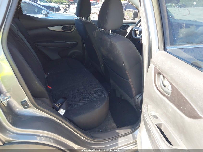 JN1BJ1CP9JW187793 2018 NISSAN ROGUE photo no. 8