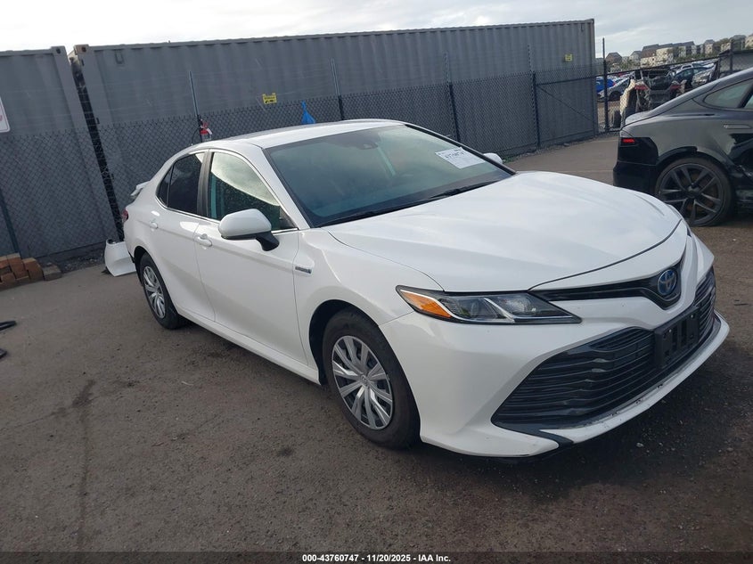 TOYOTA CAMRY HYBRID LE