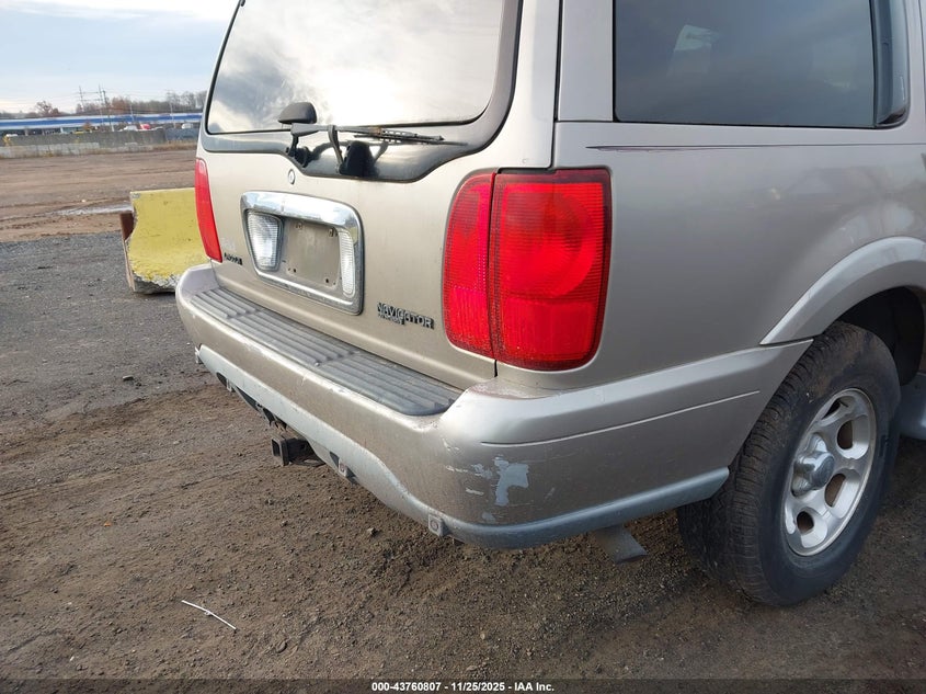2002 Lincoln Navigator VIN: 5LMFU28R62LJ11806 Lot: 43760807