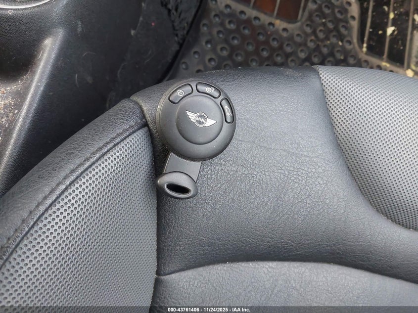 2007 Mini Cooper S VIN: WMWMF73577TL92996 Lot: 43761406