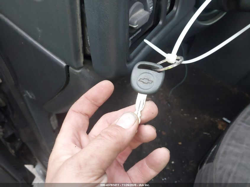 2000 Chevrolet Silverado 1500 Lt VIN: 1GCEK19T7YE325665 Lot: 43761411