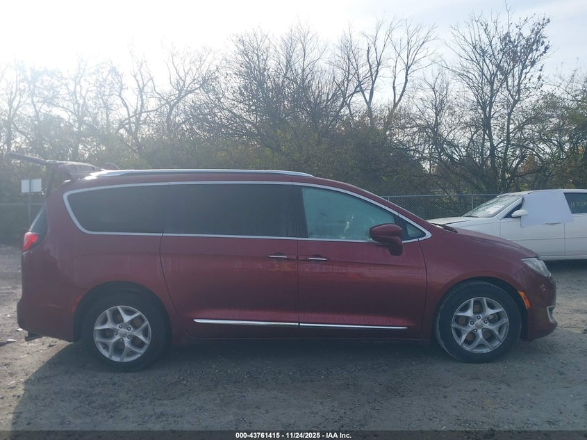 2017 Chrysler Pacifica Touring-L Plus VIN: 2C4RC1EGXHR592308 Lot: 43761415
