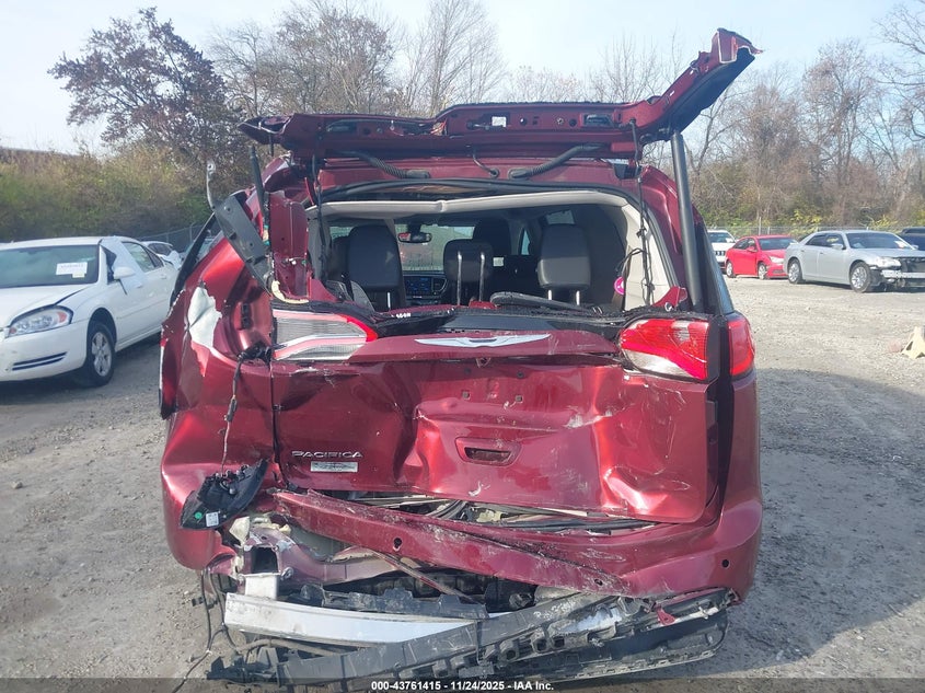 2017 Chrysler Pacifica Touring-L Plus VIN: 2C4RC1EGXHR592308 Lot: 43761415