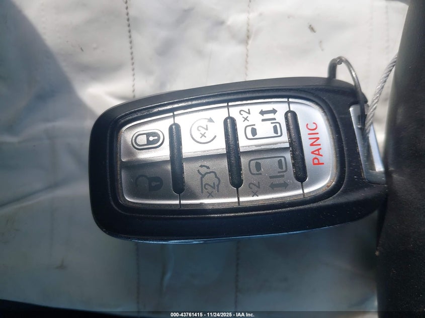 2017 Chrysler Pacifica Touring-L Plus VIN: 2C4RC1EGXHR592308 Lot: 43761415