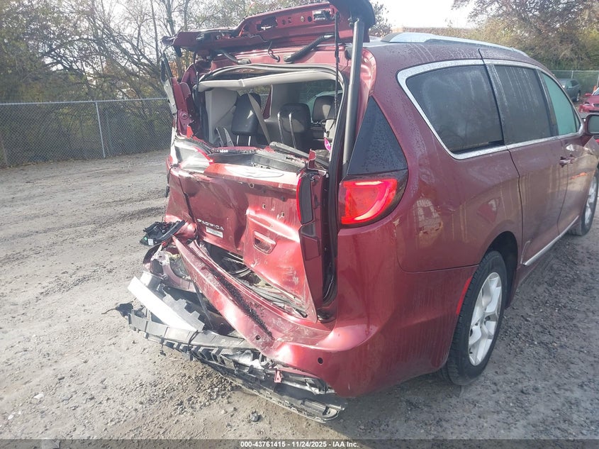 2017 Chrysler Pacifica Touring-L Plus VIN: 2C4RC1EGXHR592308 Lot: 43761415