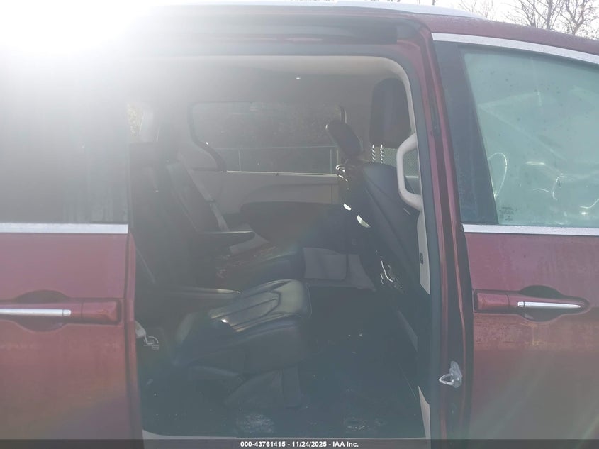 2017 Chrysler Pacifica Touring-L Plus VIN: 2C4RC1EGXHR592308 Lot: 43761415