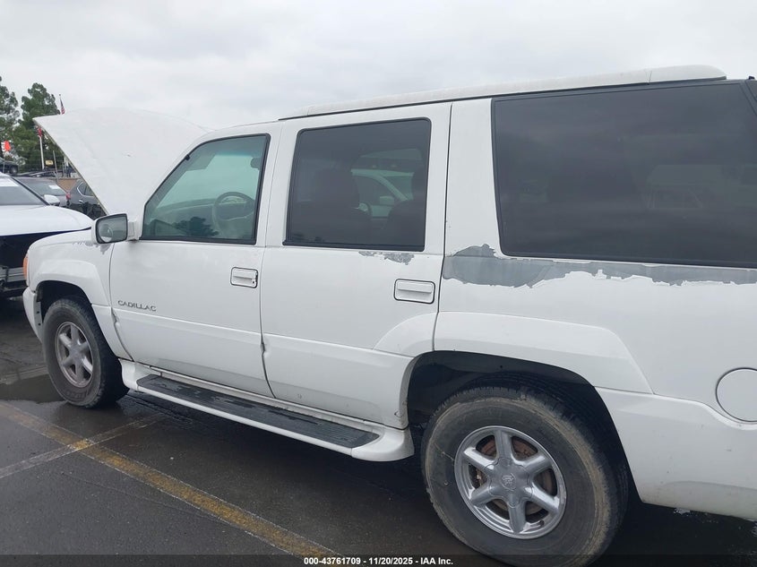 1999 Cadillac Escalade Standard VIN: 1GYEK13R1XR407597 Lot: 43761709