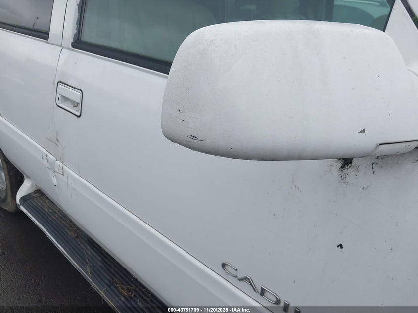 1999 Cadillac Escalade Standard VIN: 1GYEK13R1XR407597 Lot: 43761709