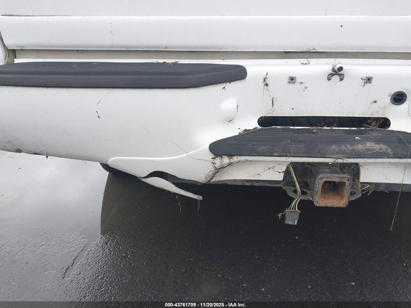 1999 Cadillac Escalade Standard VIN: 1GYEK13R1XR407597 Lot: 43761709