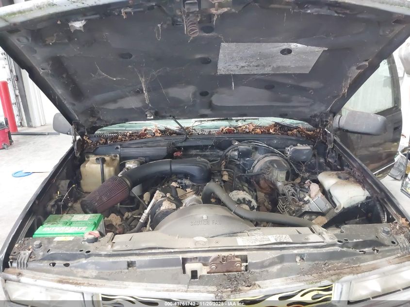 1994 Chevrolet Suburban K1500 VIN: 1GNFK16K7RJ324693 Lot: 43761742