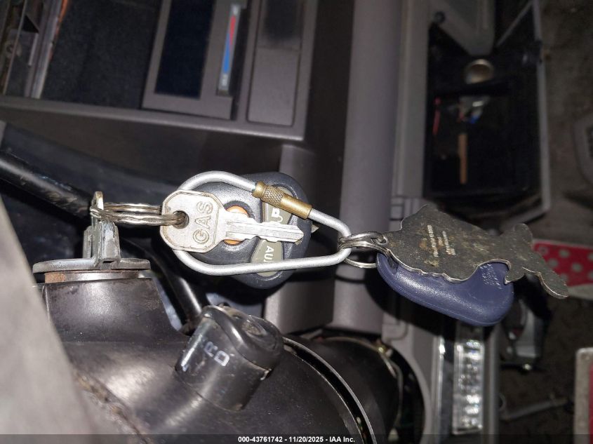 1994 Chevrolet Suburban K1500 VIN: 1GNFK16K7RJ324693 Lot: 43761742