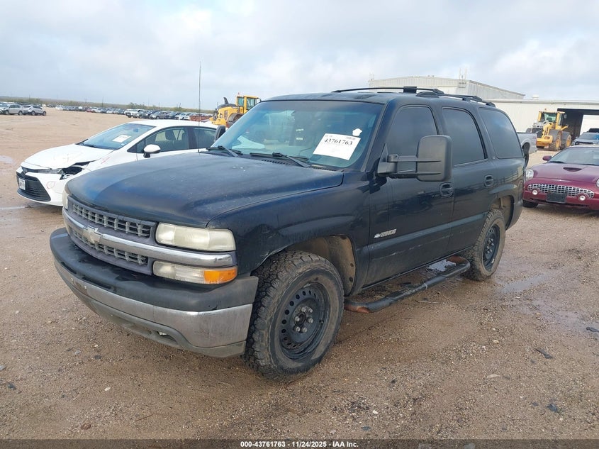 1GNEC13T51R100768 2001 CHEVROLET TAHOE photo no. 2