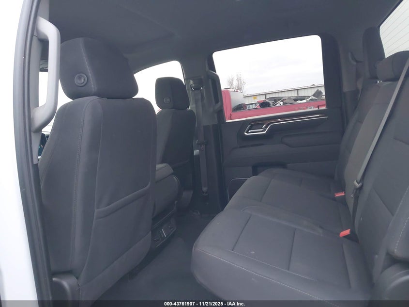 1GC4KTEY9SF300227 2025 CHEVROLET SILVERADO photo no. 2