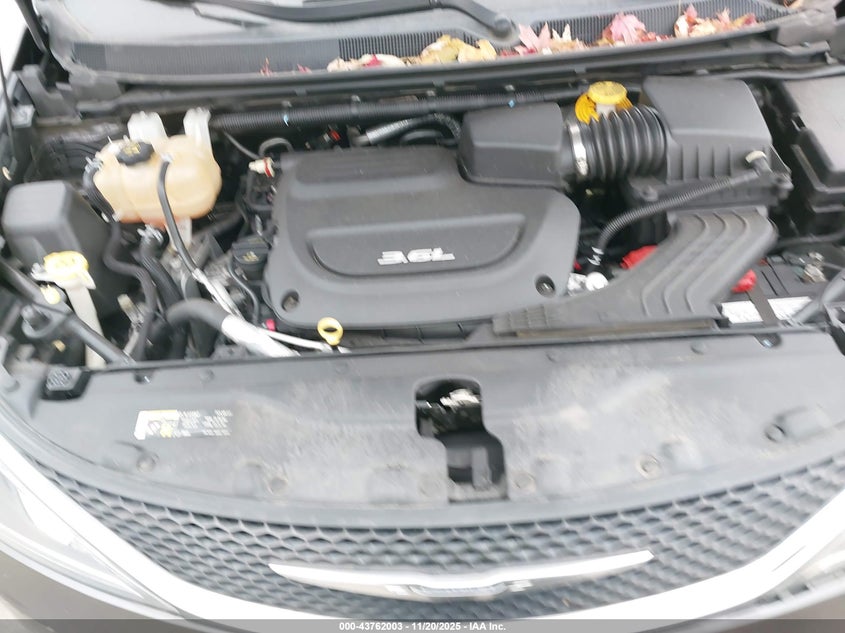 2017 Chrysler Pacifica Touring-L VIN: 2C4RC1BG6HR507520 Lot: 43762003