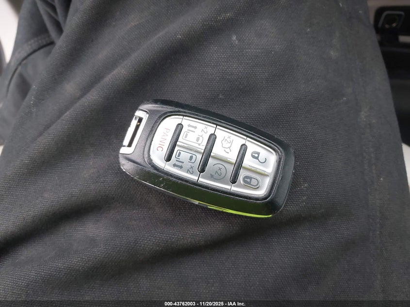 2017 Chrysler Pacifica Touring-L VIN: 2C4RC1BG6HR507520 Lot: 43762003