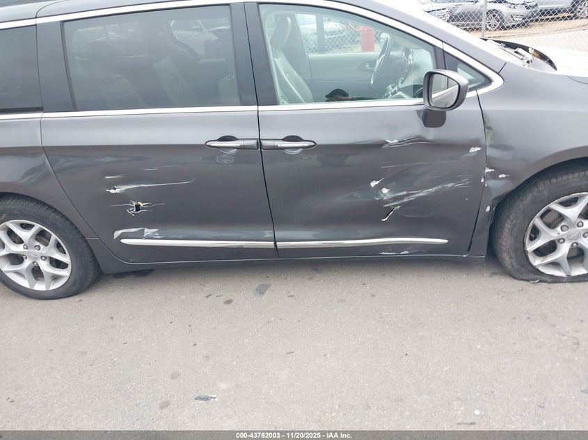 2017 Chrysler Pacifica Touring-L VIN: 2C4RC1BG6HR507520 Lot: 43762003