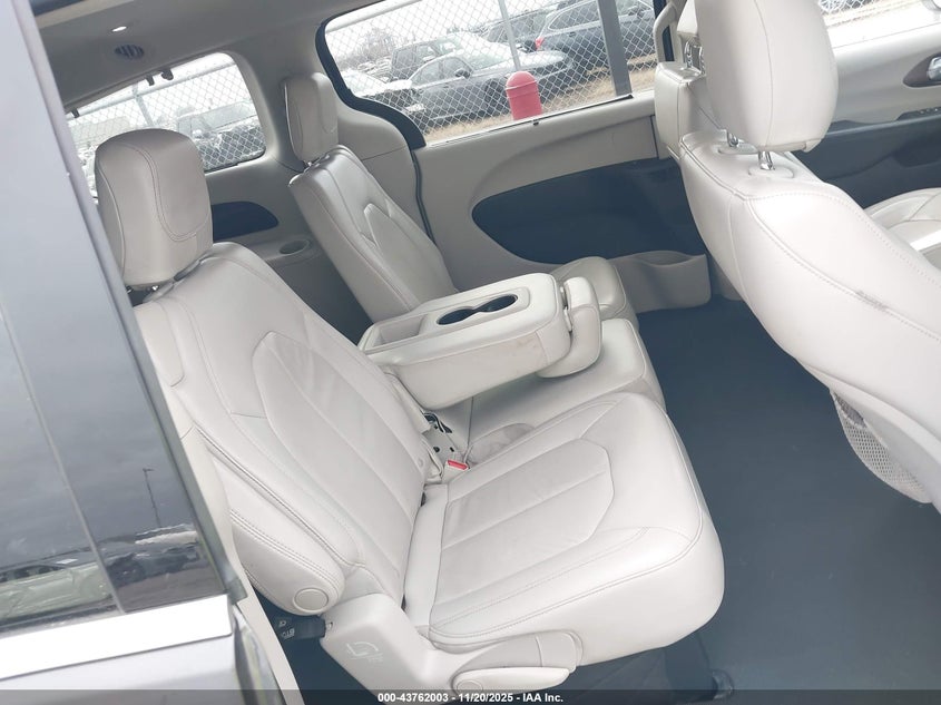 2017 Chrysler Pacifica Touring-L VIN: 2C4RC1BG6HR507520 Lot: 43762003