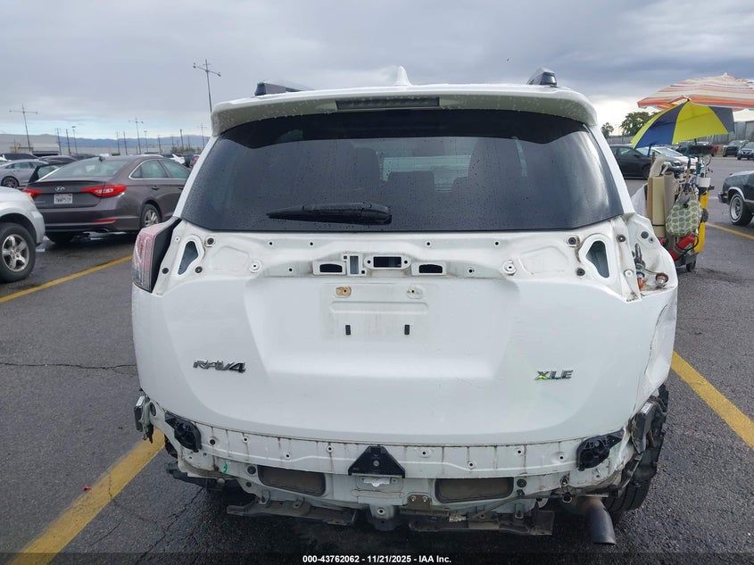 JTMWFREV0JJ198642 2018 TOYOTA RAV 4 photo no. 17