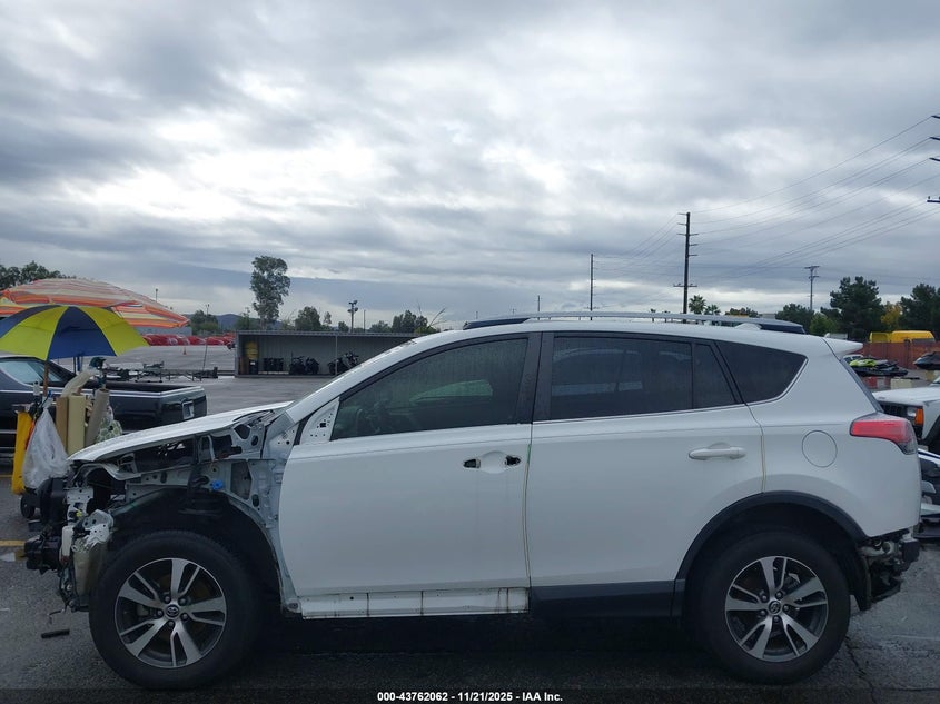 JTMWFREV0JJ198642 2018 TOYOTA RAV 4 photo no. 18